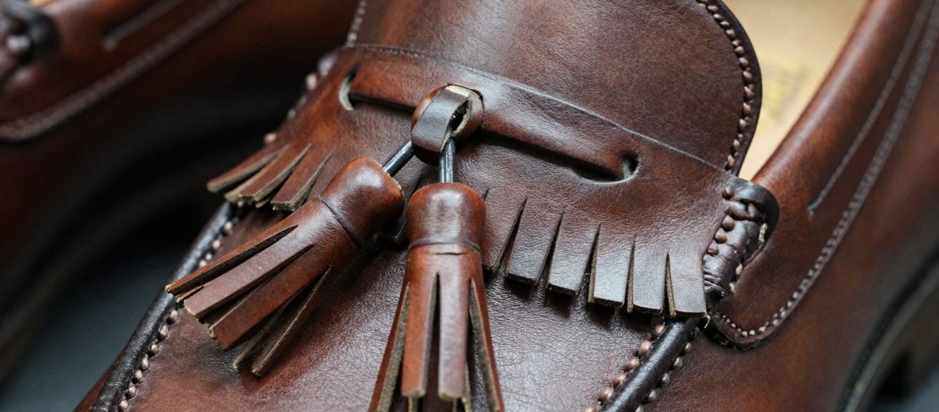 Kiltie tassel loafer shoe detail