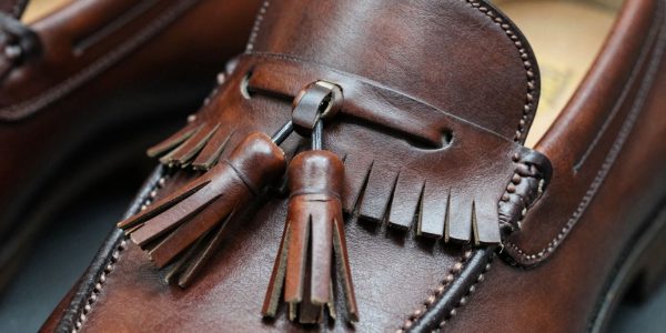 Kiltie tassel loafer shoe detail