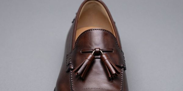 Classic brown leather tassel loafers with elegant design.